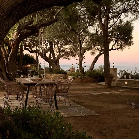 Anatoli - Tranquil Escape With Scenic Views, By Zantewize 度假居