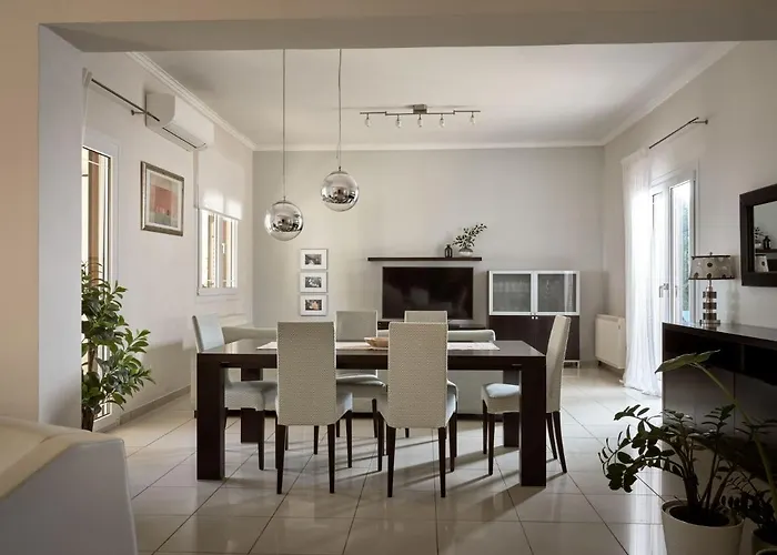 Semesterbostad Anatoli - Tranquil Escape With Scenic Views, By Zantewize